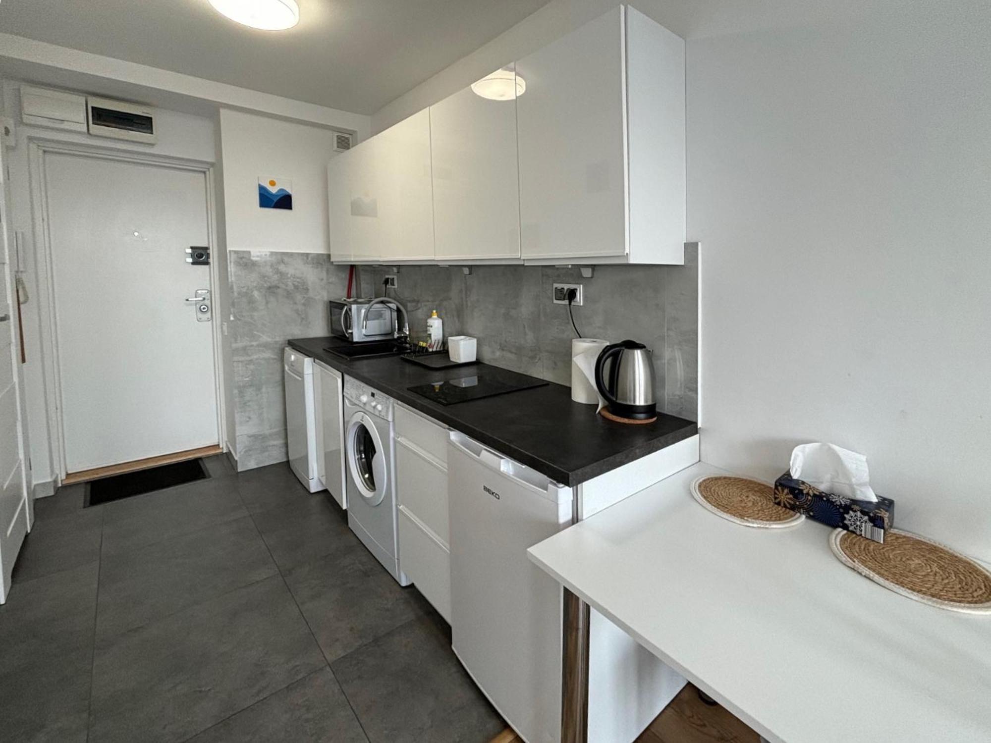 Sweet Life Apartment Next To Metro Station Varsóvia Exterior foto